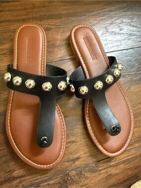 Black Stud-Embellished Leather Thong Sandals - Women 6.5